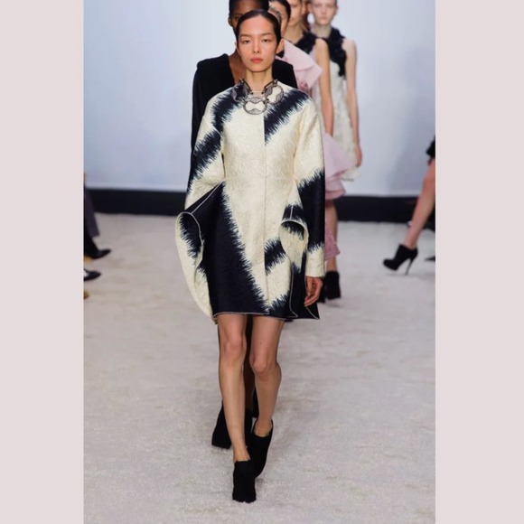 Giambattista Valli Suede Platform High Heel Ankle Booties, Size 7.5, MSRP $850 - Picture 6 of 6